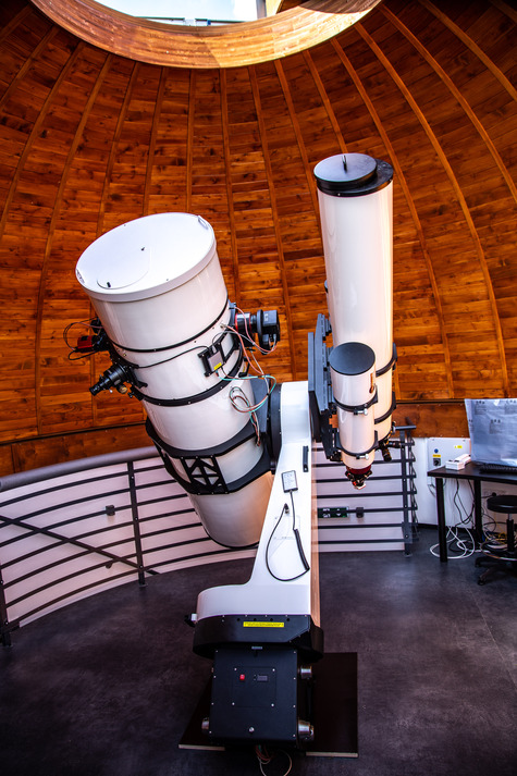Hlavní kopule s dalekohledy